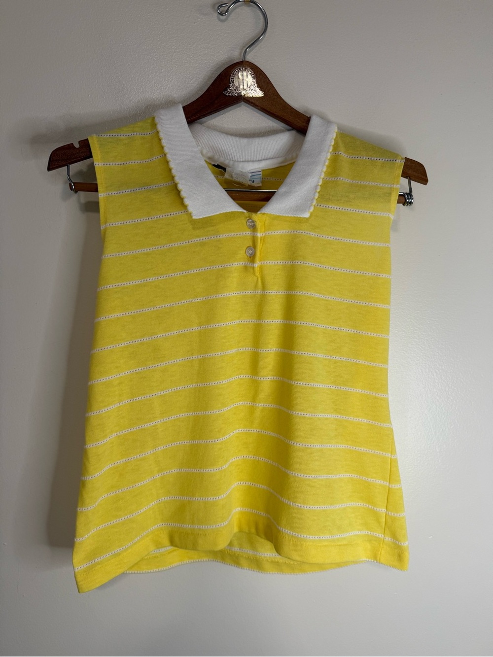 Hunters Glen Vintage Sleeveless Yellow Stripe Polo Top White Collar size medium